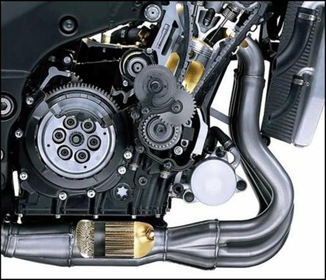 Двигатель ZX-10R в разрезе